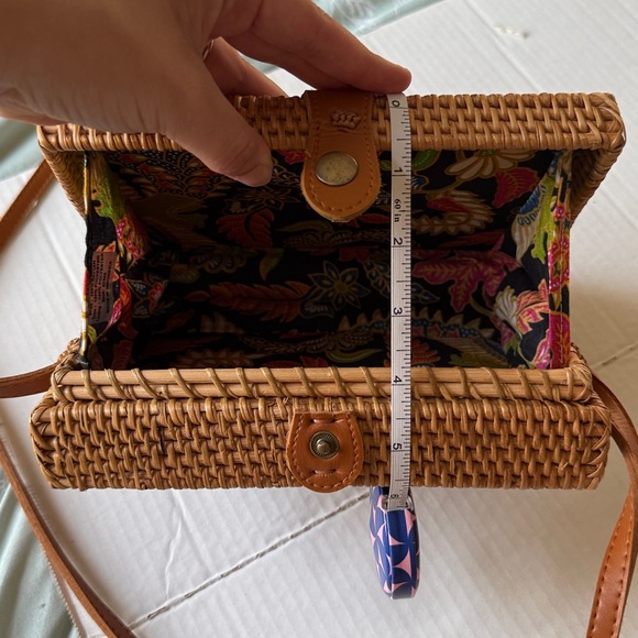 Ratan Whicker Floral Small Summer Purse - Picture 9 of 9